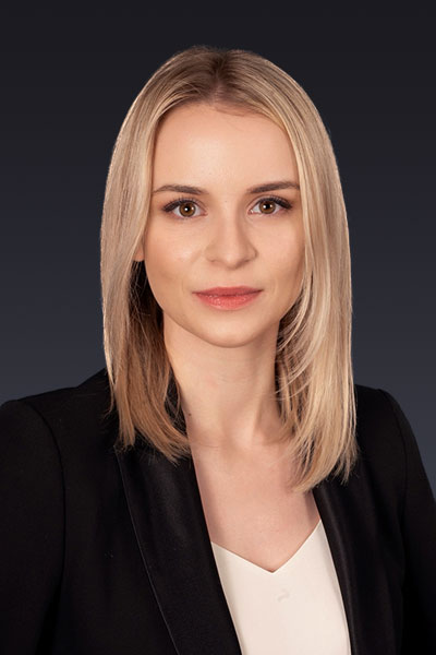 Adriana Noworolnik, Associate 